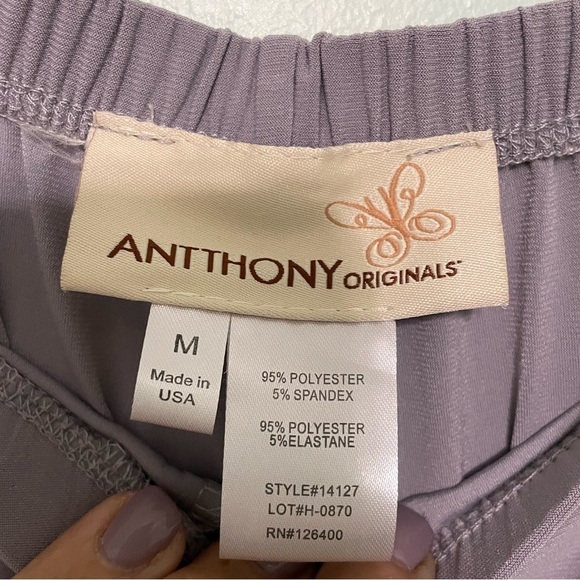 Anthony originals size M. in gray. Light and airy and ver comfy. Like new! - Picture 4 of 4